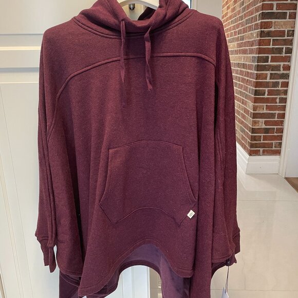UGG  Oversized Women's Charlynne poncho, NWT, XS/S, Burgundy color - Picture 4 of 12